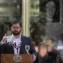 El presidente de Chile, Gabriel Boric, dio unas palabras afuera de uno de los centros de retención usados durante la dictadura en Argentina (Photo by JUAN MABROMATA / AFP)