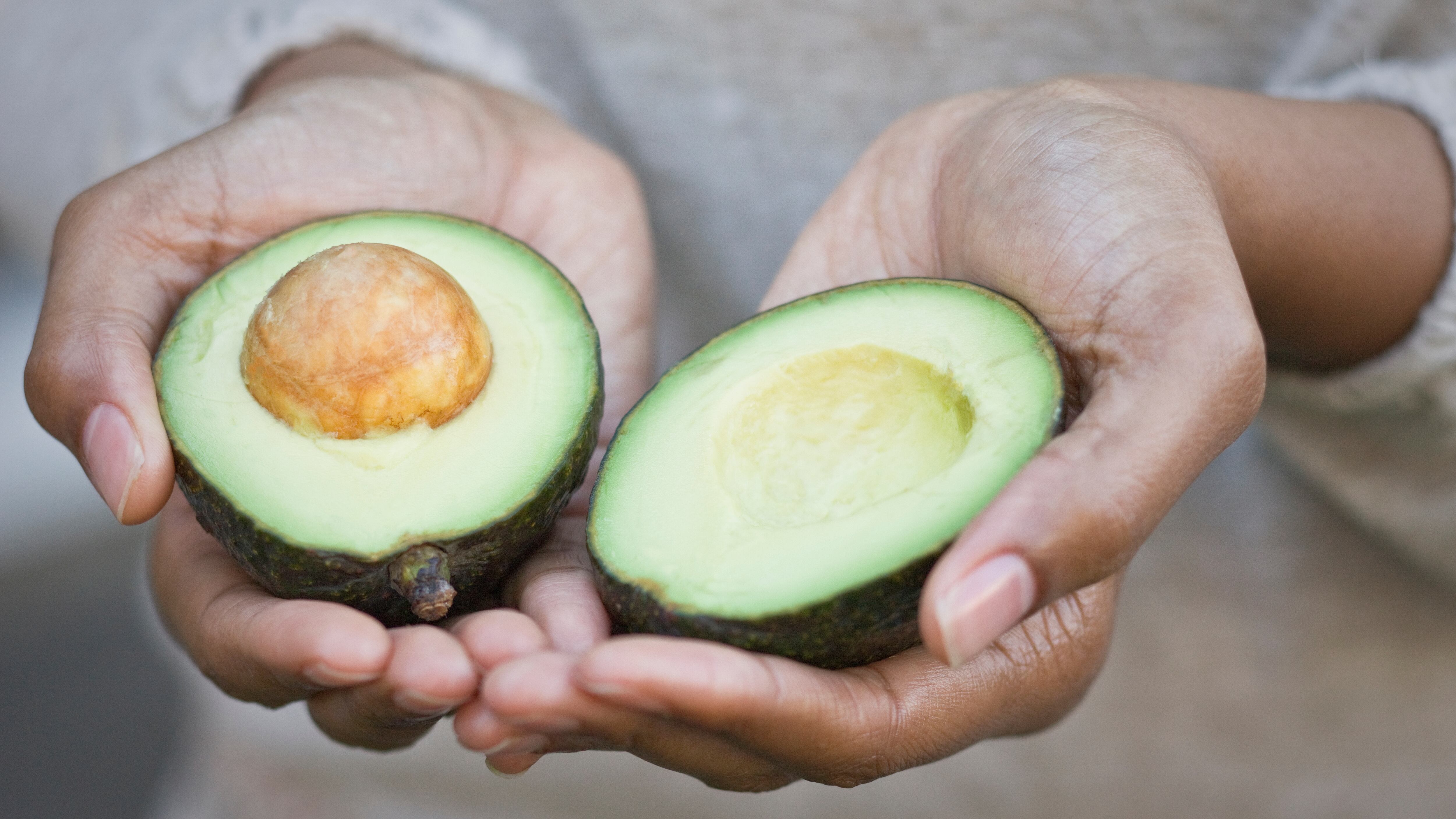 El consumo de aguacate le aporta grasas saludables al organismo. Foto: Getty Images