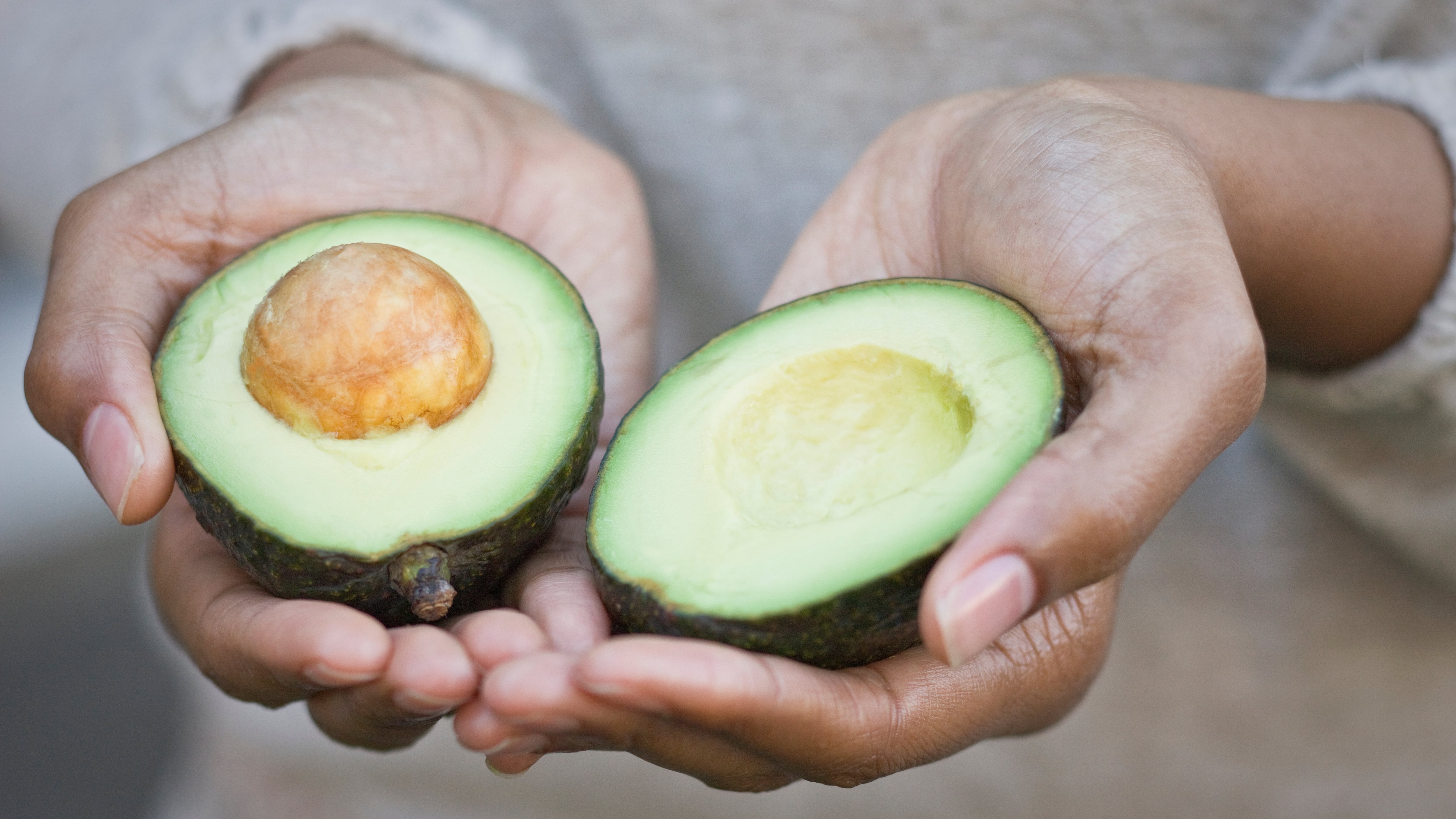 El consumo de aguacate le aporta grasas saludables al organismo. Foto: Getty Images