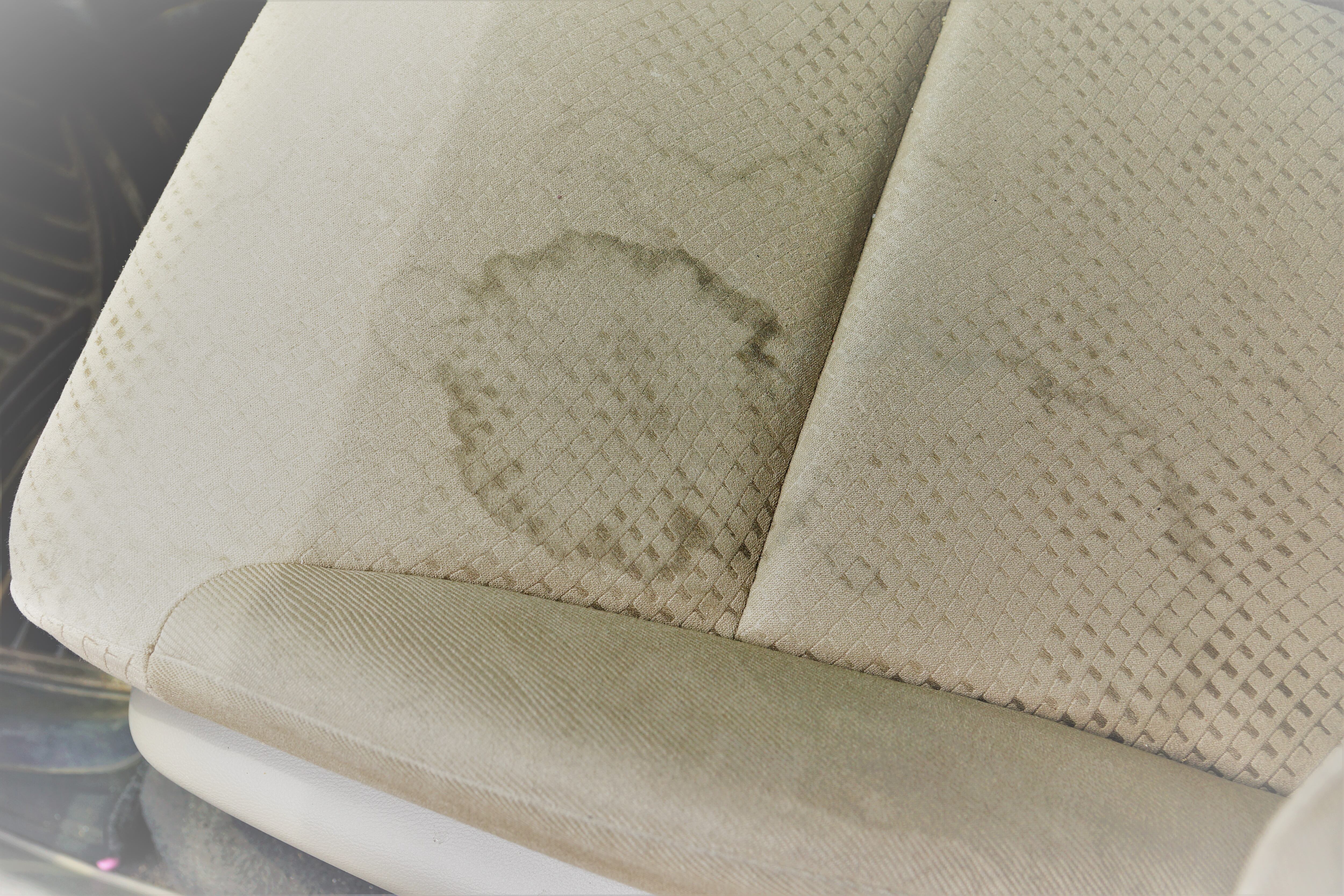 Actuar de manera inmediata puede ser la clave para eliminar la mancha de café.