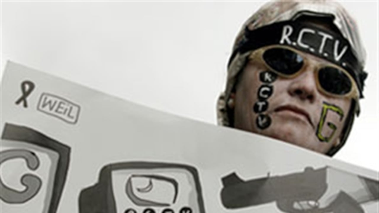 Los portales de Youtube.com, Venezuelapress.com, y the worldpress.com, se han convertido en la primera ventana a la que ha recurrido RCTV para difundir diariamente las tres emisiones del noticiero El Observador. Las protestas continúan.