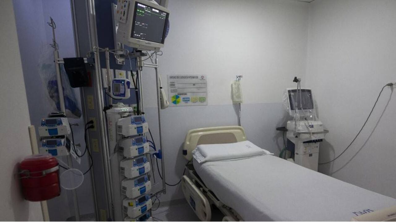 Hospitales de todo el mundo han tenido que prepararse continuamente para hacerle frente a la pandemia.