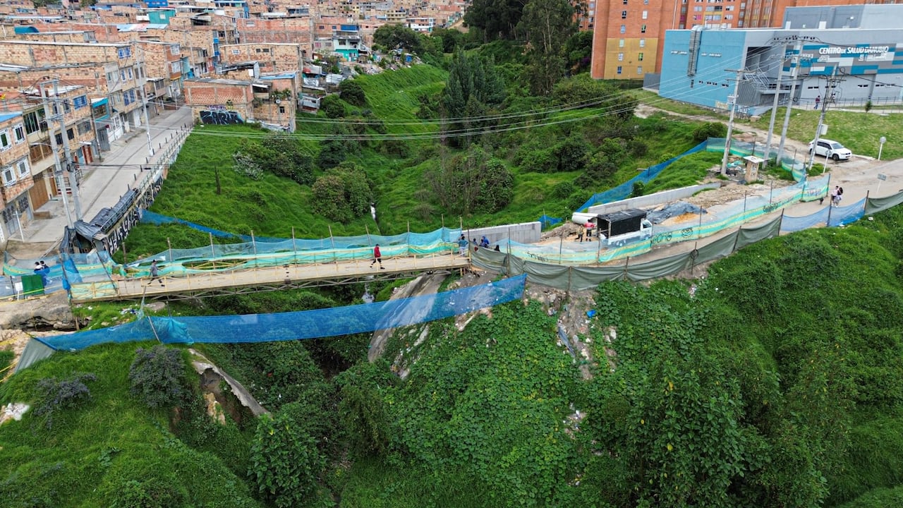 Por retrasos en la obra del puente La Hoya del Ramo, los habitantes salieron a manifestarse