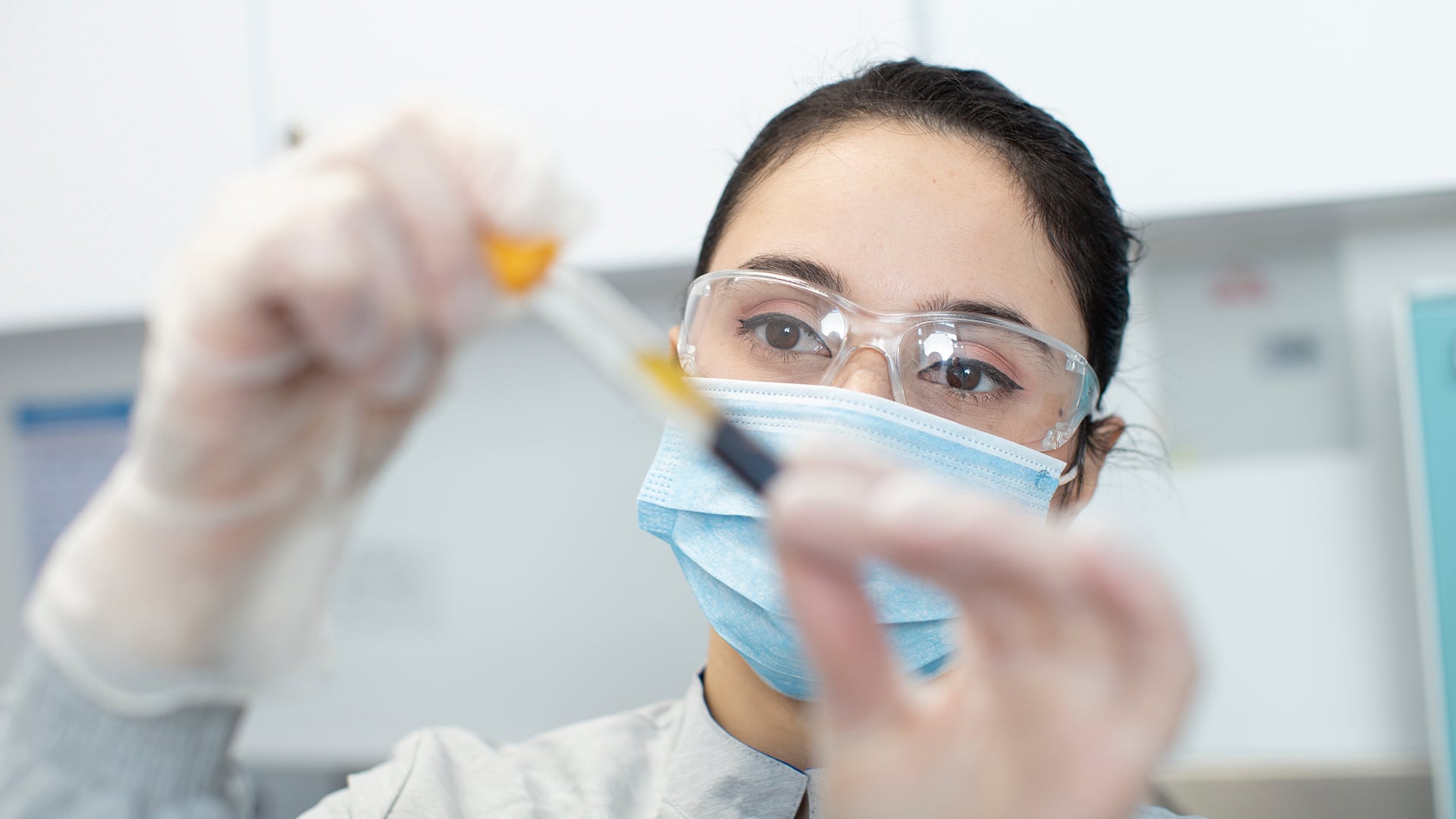 La misión de Sura es es entregar bienestar y competitividad a las personas y empresas.