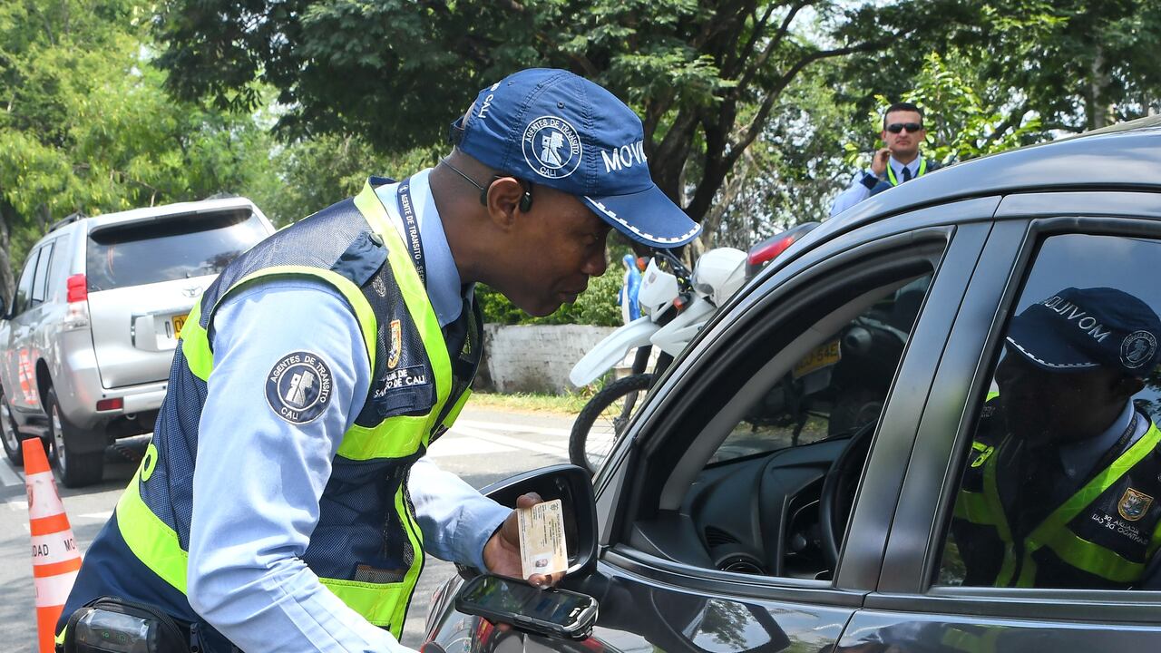 El nuevo secretario de Movilidad de Cali, Wilmer Tabares, contó que habrá presencia permanente de los agentes de tránsito en las vías de la ciudad para recuperar el control en la Cidad de Cali. Enero 6 de 2024 / Foto Wirman Rios / EL PAIS