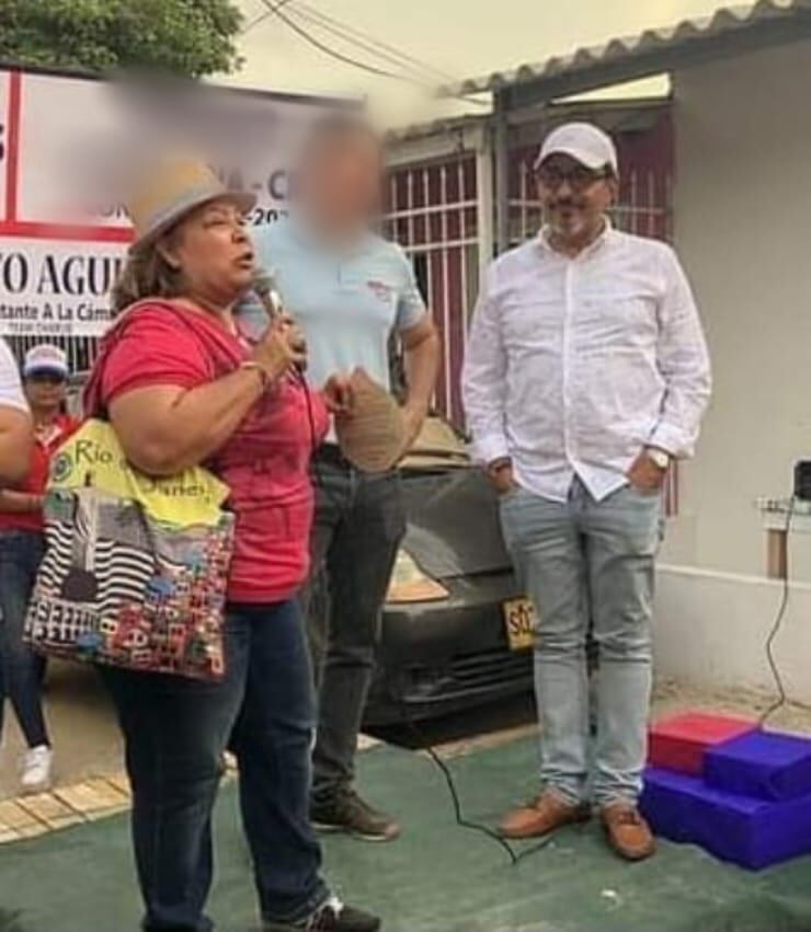 El representante Modesto Aguilera en campaña con Tatiana Viana, mamá de la víctima, quien le ayudaba en sus campañas.