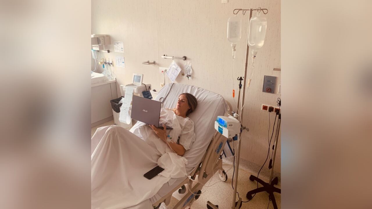 El esposo de Carlota indicó que estaba recibiendo cientos de mensajes en su contra.