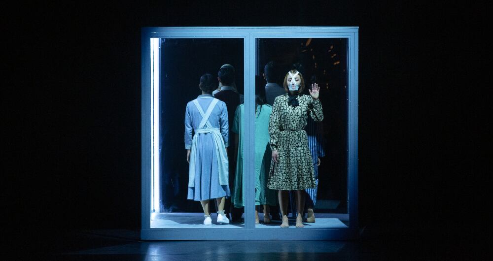 La Compañía de Danza del Teatro Mayor estrena su nueva obra Incluso la noche misma está aquí, en el Teatro Mayor Julio Mario Santo Domingo.