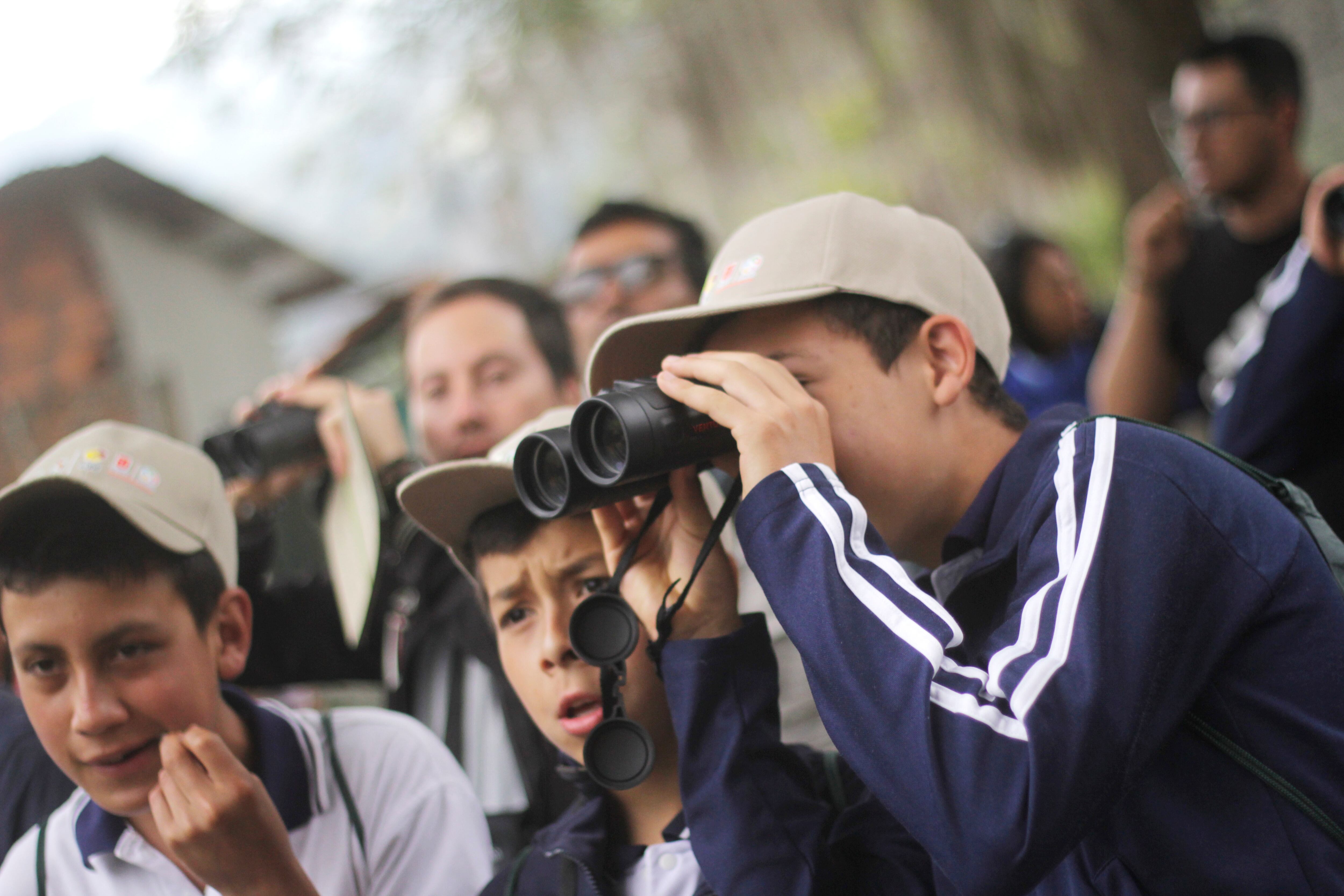 Con la Expedición Ruta Arcoíris, cerca de 970 niños y niñas de zonas de páramo se han conectado con su territorio mediante ciencia y tecnología.
