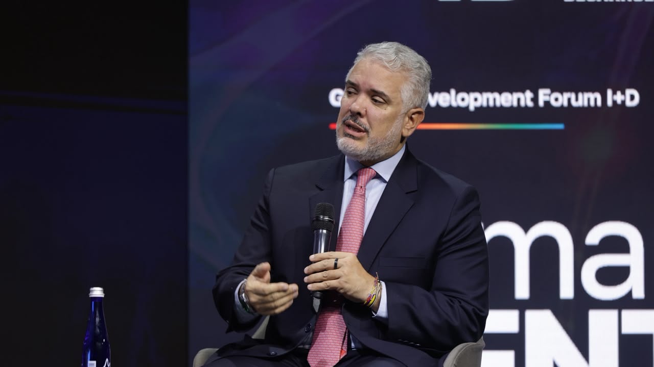 - José María Aznar: Expresidente del Gobierno de España y Presidente Ejecutivo de la Fundación FAES.
- Iván Duque :Expresidente de Colombia
- François Roudié: Embajador de la Unión Europea, Jefe de la Delegación ante la República de Colombia.
Moderación: Yesid Lancheros, Director de SEMANA