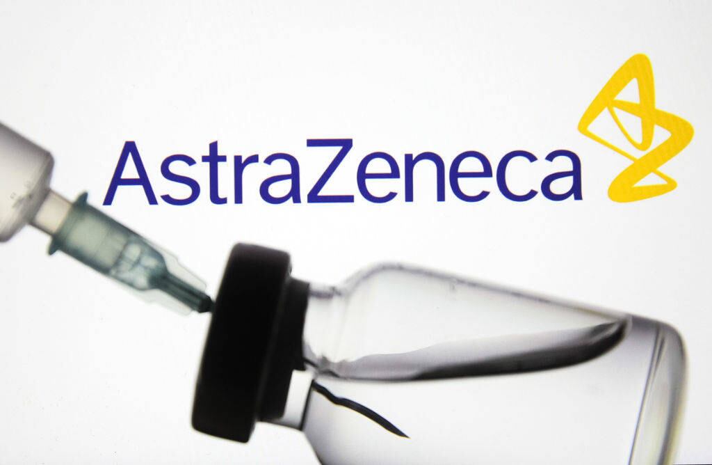 Francia recomienda la vacuna de AstraZeneca sólo para personas de hasta 65 años.