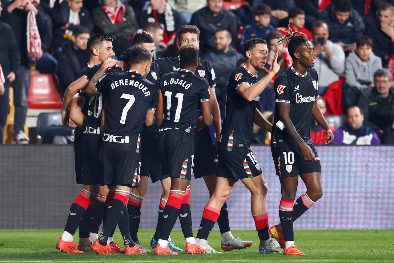 Athletic celebrando su triunfo en Madrid ante Rayo.
