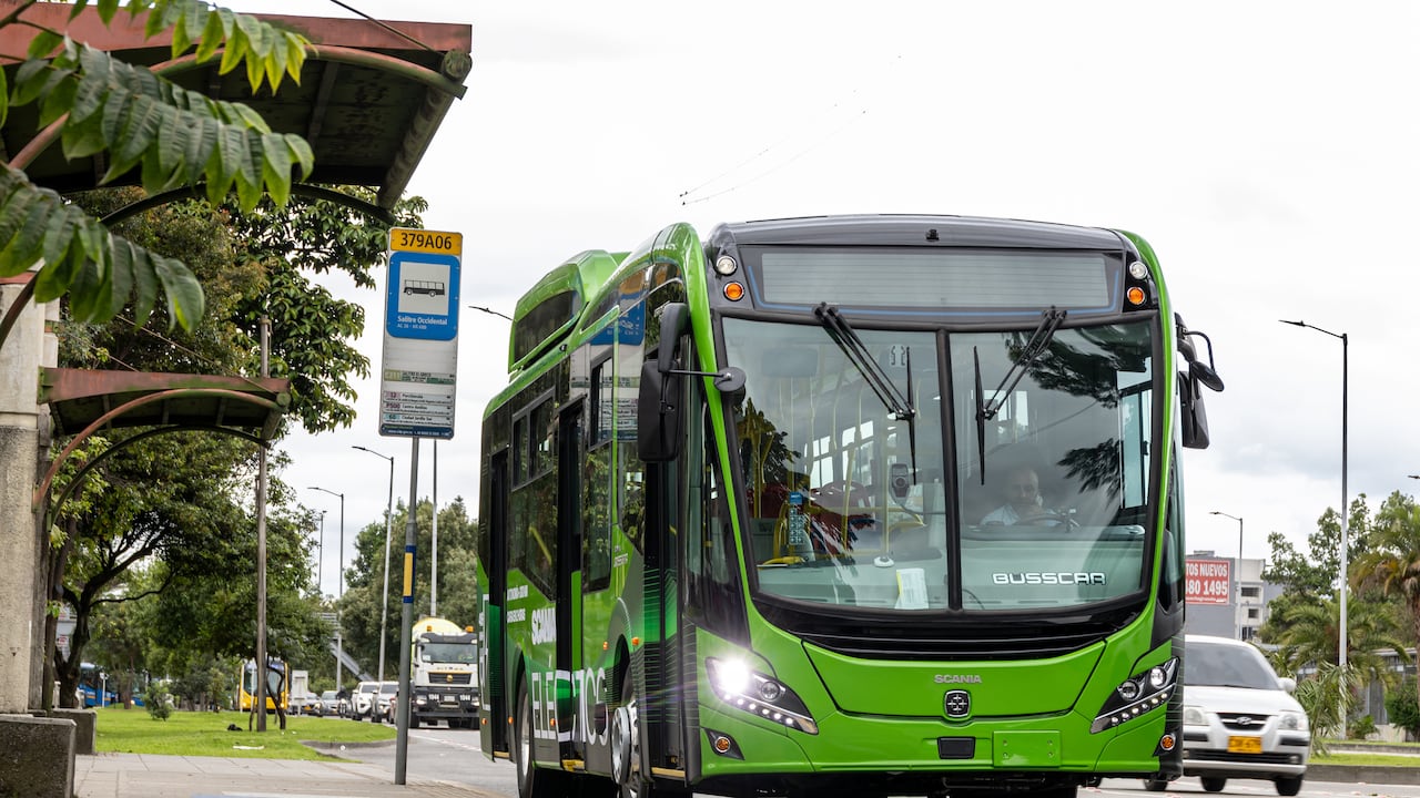 Con presencia en Colombia desde 2010, la compañía cuenta hoy con más de 460 colaboradores, nueve sucursales en el país y el 73 % de participación en el mercado de buses.