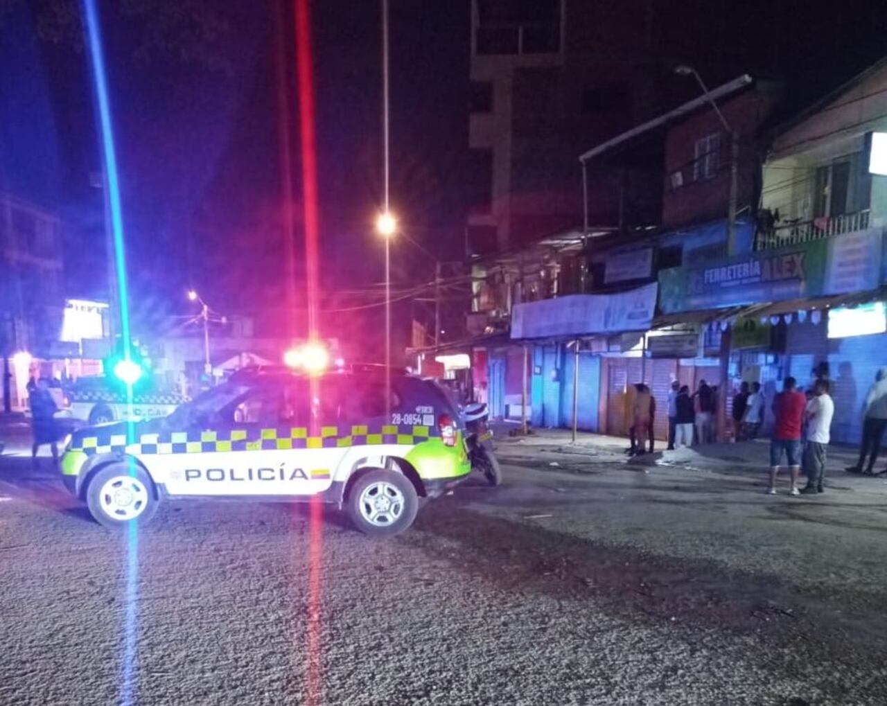 Hasta el momento se desconoce qué grupo armado, ilegal o delincuencial, es el responsable de este atentado, el cual solo deja pérdidas materiales.