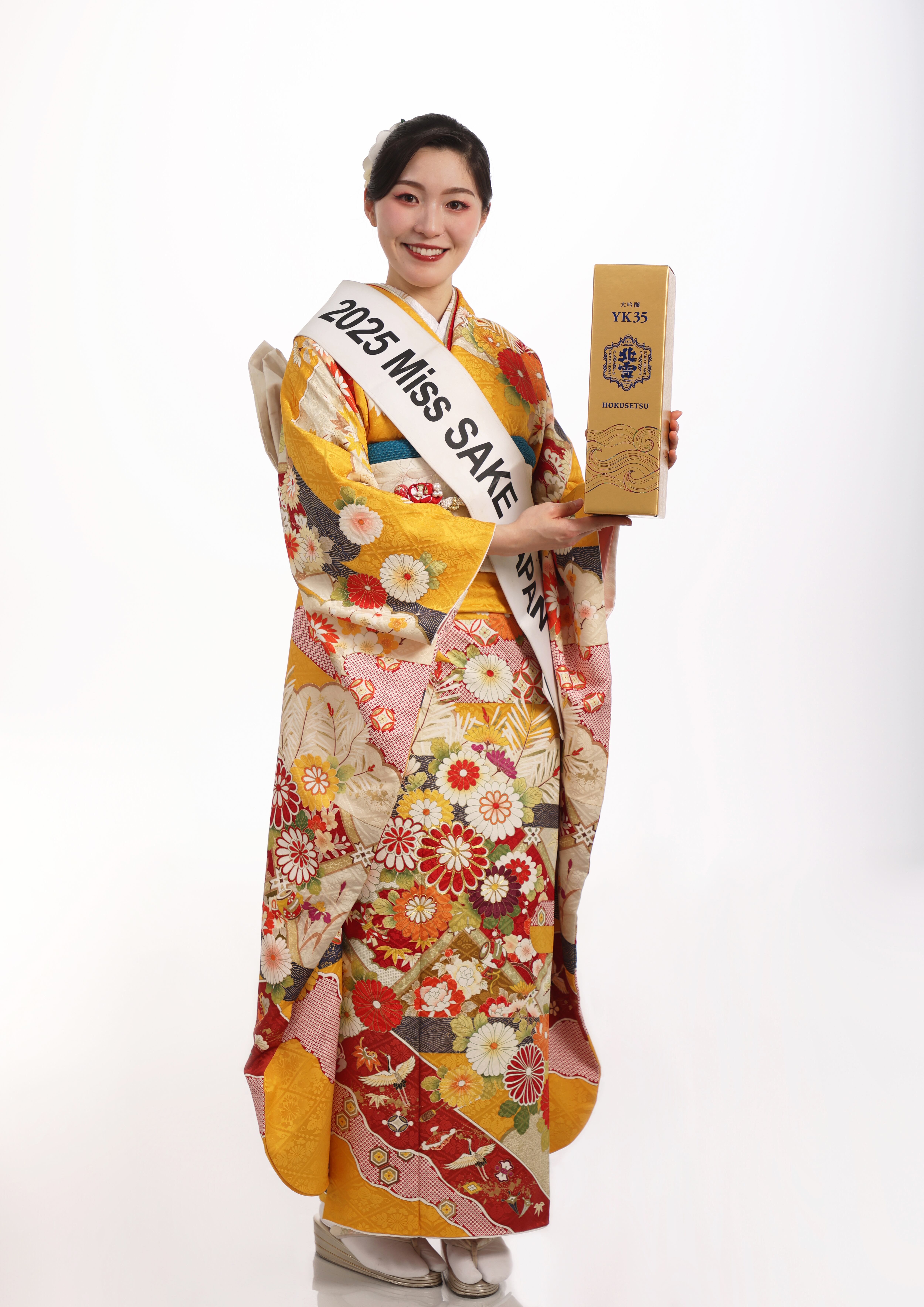 Chisato Tateno, Miss Sake 2025, y Mika Onishi, directora representante de Miss Sake Association, visitaron Colombia.