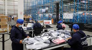 Dafiti Colombia tienda de comercio electrónico especializada en moda, que alberga cientos de marcas y que ofrece a sus usuarios la compra online y la entrega a domicilio de los productos
Bodega y logistica
trabajadores trabajo empleo
e-commerce
Siberia Cundinamarca noviembre 12 del 2020
Foto GuillermoTorres Reina / Semana