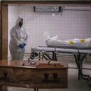 La variante sudafricana ha desarrollado varias mutaciones y por ello preocupa que se vuelva más resistente a la vacuna.