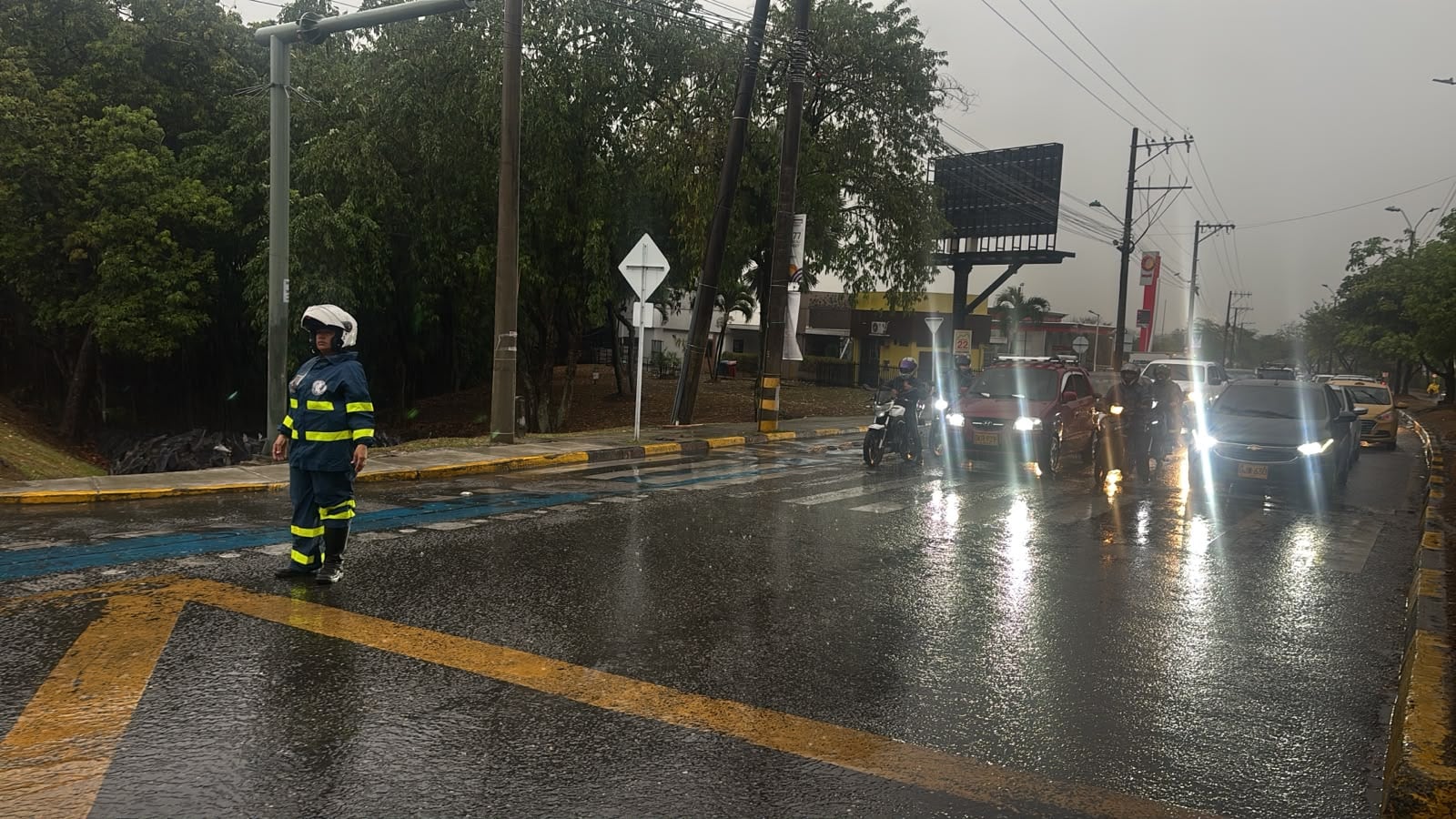 Fuertes lluvias provocan inundaciones y afectan la movilidad en varios puntos de Cali