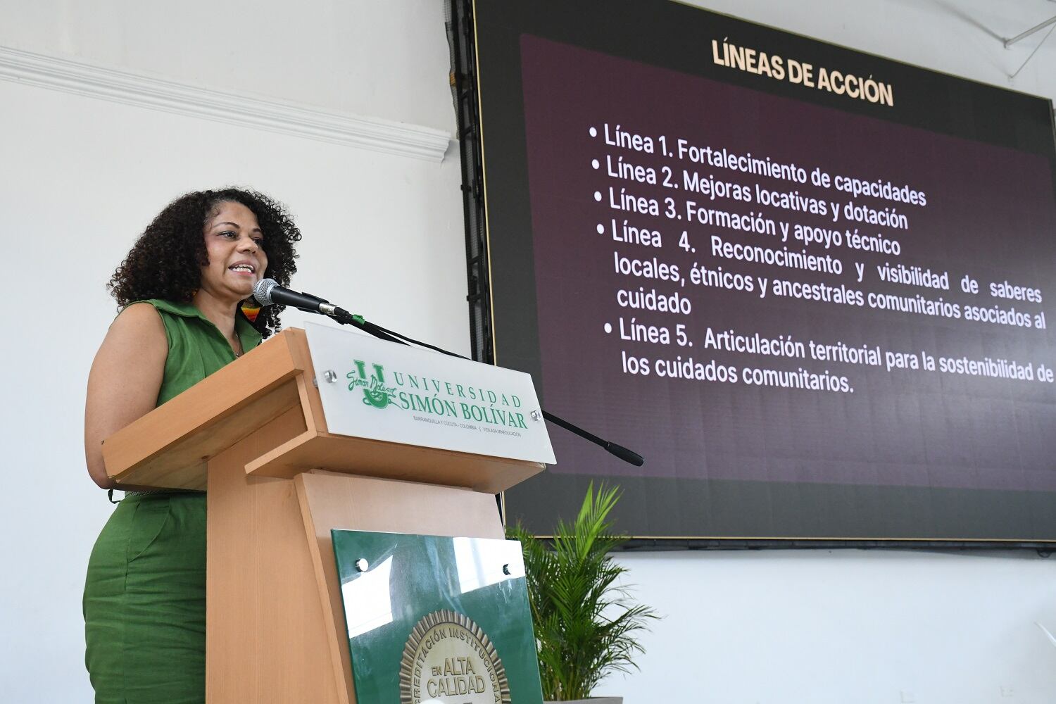 María Nohemí González presentó el programa de fortalecimiento a organizaciones de cuidado comunitario.
