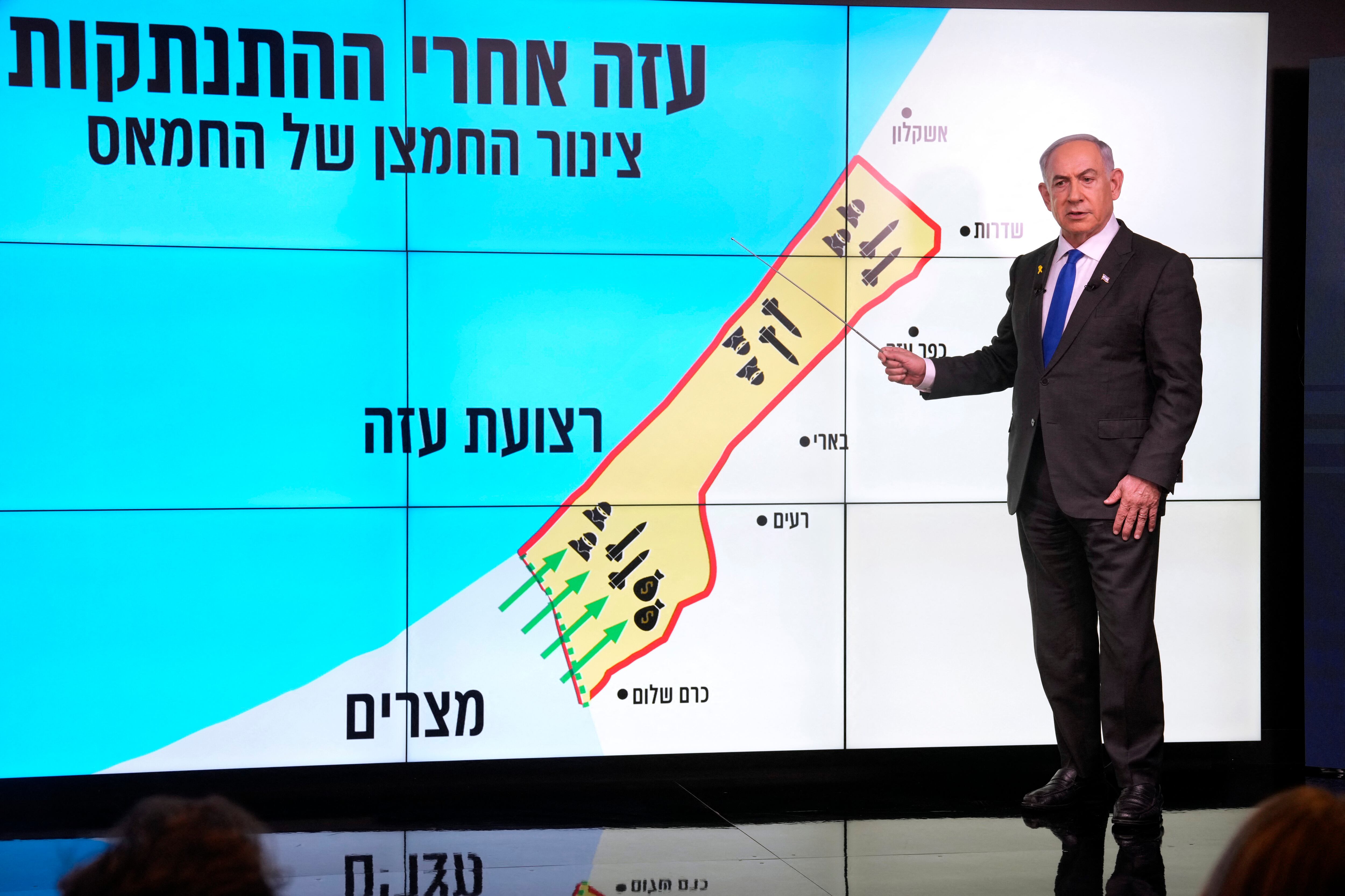 El primer ministro de Israel, Benjamin Netanyahu muestra un mapa de Israel incluyendo a Cisjordania como parte de su país.