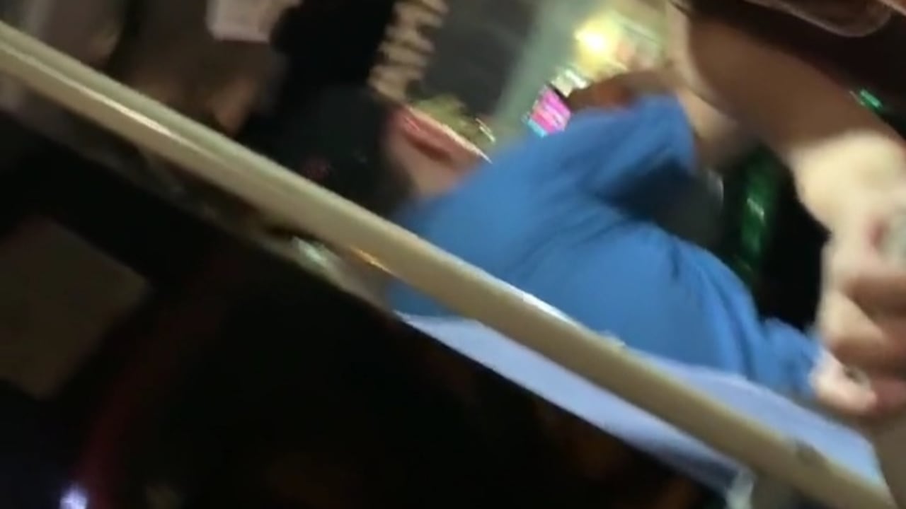 No le importó que llevaba a más de 20 pasajeros en el bus.