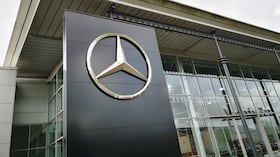 El rediseño coincide con la presentación en Estados Unidos del nuevo Mercedes-Benz CLA, el primer modelo equipado con el sistema operativo MB.OS desarrollado internamente por la marca.