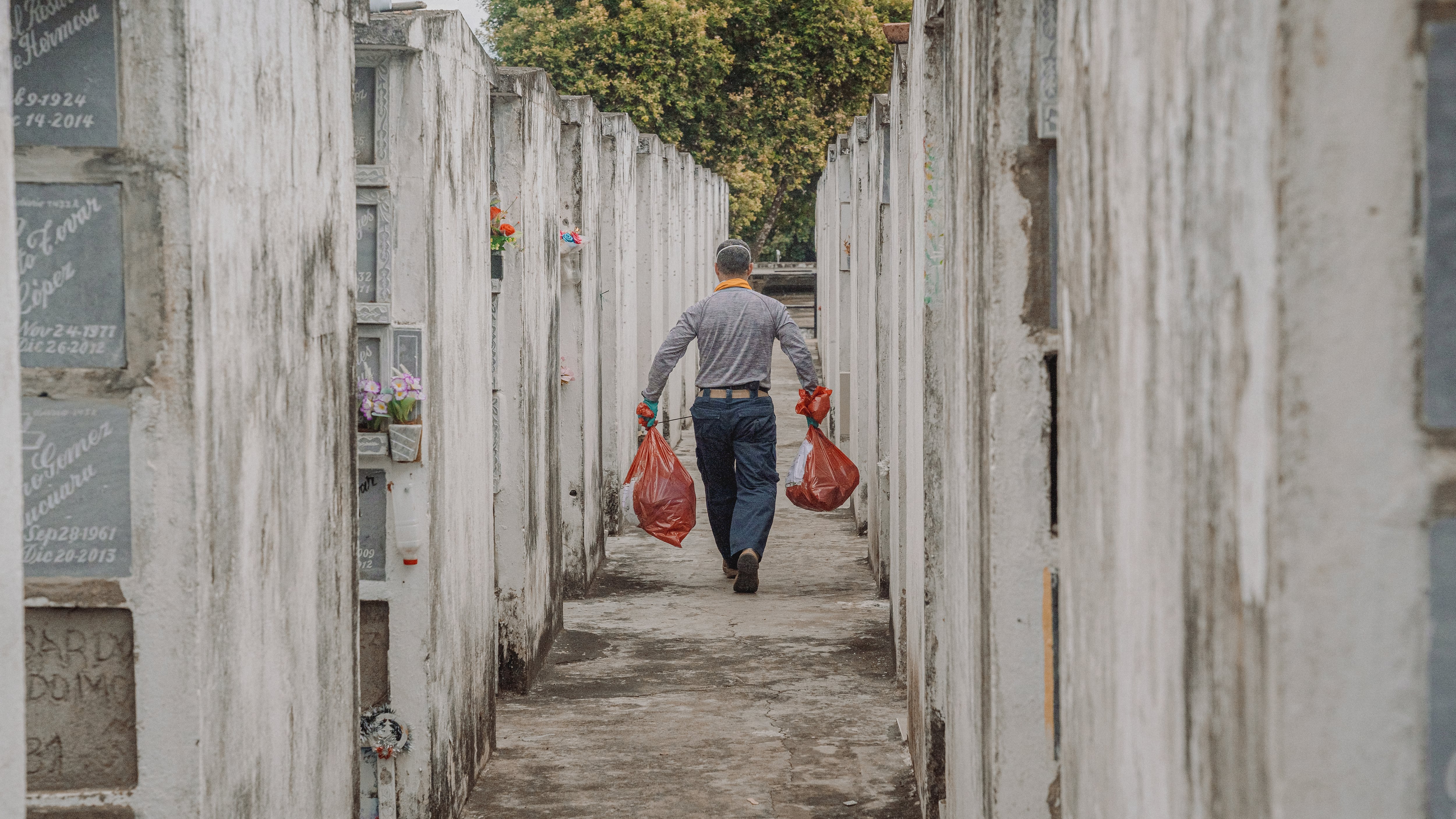 Búsqueda de víctimas de falsos positivos en el Cementerio Central del Huila.