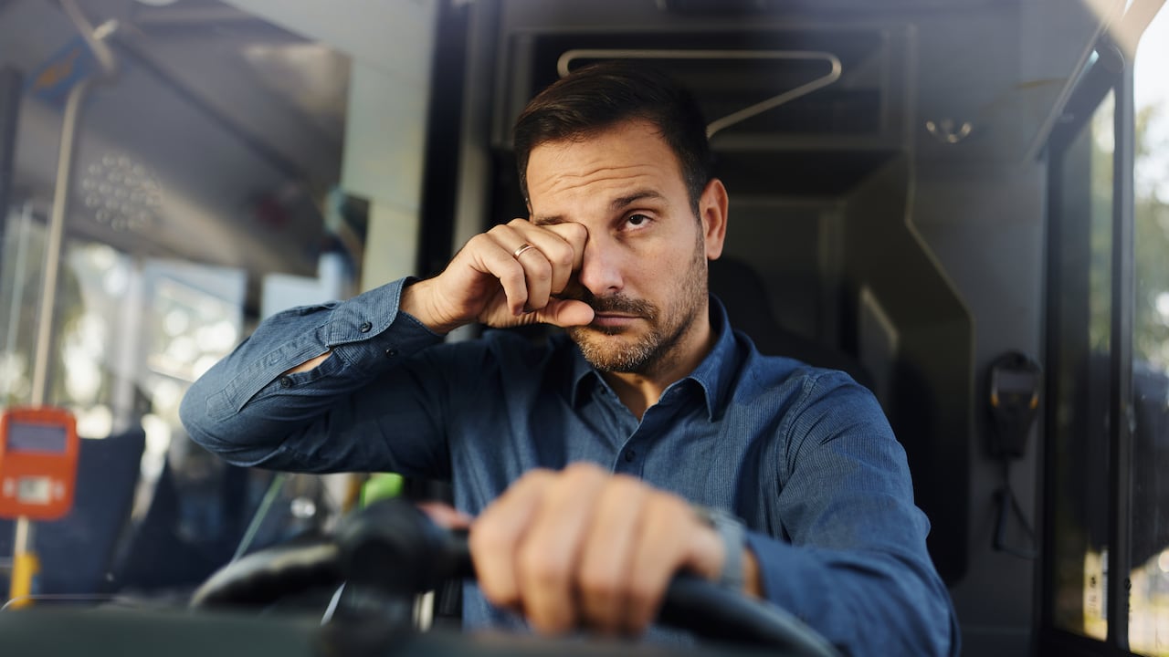 La industria automotriz ha desarrollado sistemas avanzados de asistencia al conductor (ADAS) para detectar signos de fatiga.