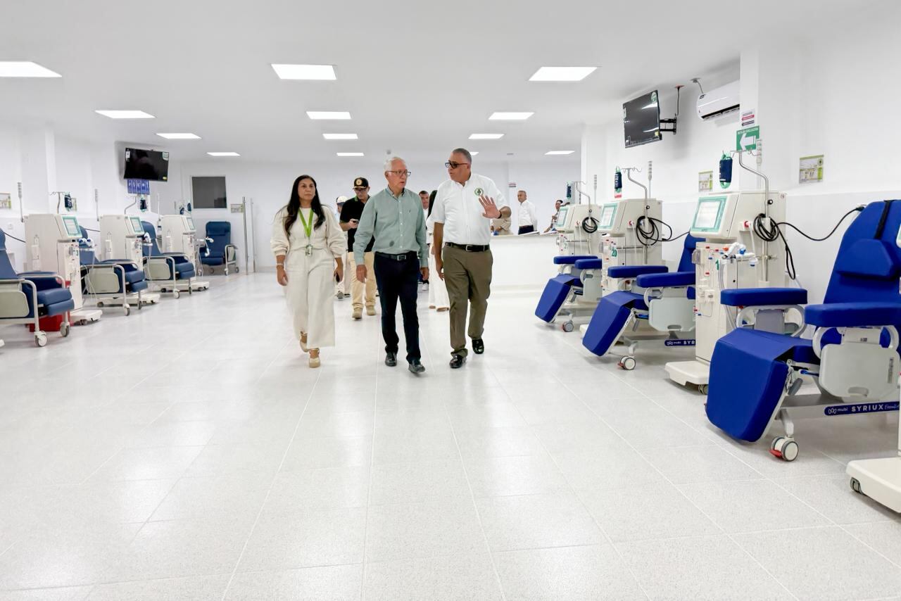 El ministro de Salud, Guillermo Alfonso Jaramillo, entregó nuevos proyectos de infraestructura en salud para La Guajira.