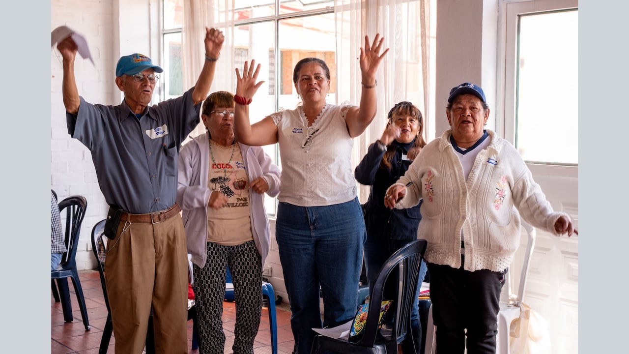 Esa misma fuerza es la que impulsa hoy Ali–Hadas para Más Bien-estar, una estrategia liderada por la Alcaldía Mayor y la Secretaría de Salud que acompaña a más de 600 personas cuidadoras en las 20 localidades de la ciudad.
