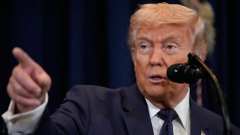 El presidente Donald Trump habla en una conferencia de prensa el lunes 9 de marzo de 2026 en el Trump National Doral Miami, en Doral, Florida. (Foto AP/Mark Schiefelbein)
