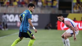 ORLANDO, FLORIDA - MARCH 26: Luis Díaz of Colombia controls the ball during the international friendly match between Colombia and Croatia at Camping World Stadium on March 26, 2026 in Orlando, Florida. (Photo by Leonardo Fernandez/Getty Images)