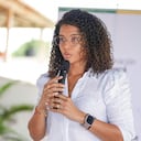 Nubia Carolina Córdoba, gobernadora del Chocó, hablando sobre la reconstrucción del departamento.