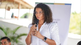 Nubia Carolina Córdoba, gobernadora del Chocó, hablando sobre la reconstrucción del departamento.