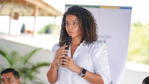 Nubia Carolina Córdoba, gobernadora del Chocó, hablando sobre la reconstrucción del departamento.