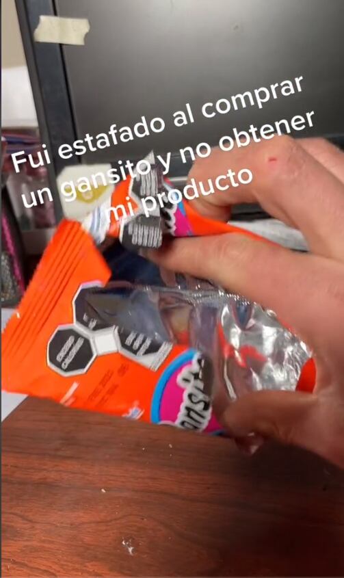 Fotograma: 0.05 Recibi una caja con producto marinela Tik Tok: @aaronlunanbs