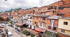 El barrio Pablo Escobar, ubicado en Lotero, fue entregado a la comunidad en 1986.