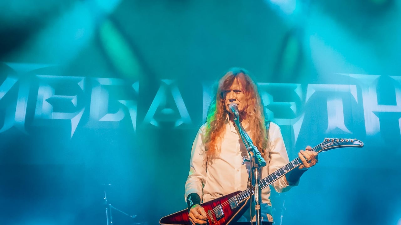 El mariscal tocó 'Ride the Lightning', que Metallica hizo famosa, y sentenció: "La escribí yo, ¡así que bien puedo tocarla!".