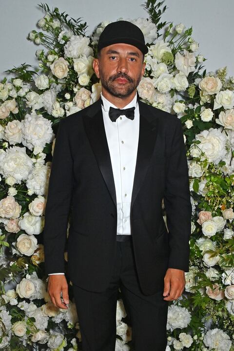 El reconocido diseñador italiano Riccardo Tisci enfrenta una demanda por agresión sexual presentada en la Corte Suprema de Nueva York.