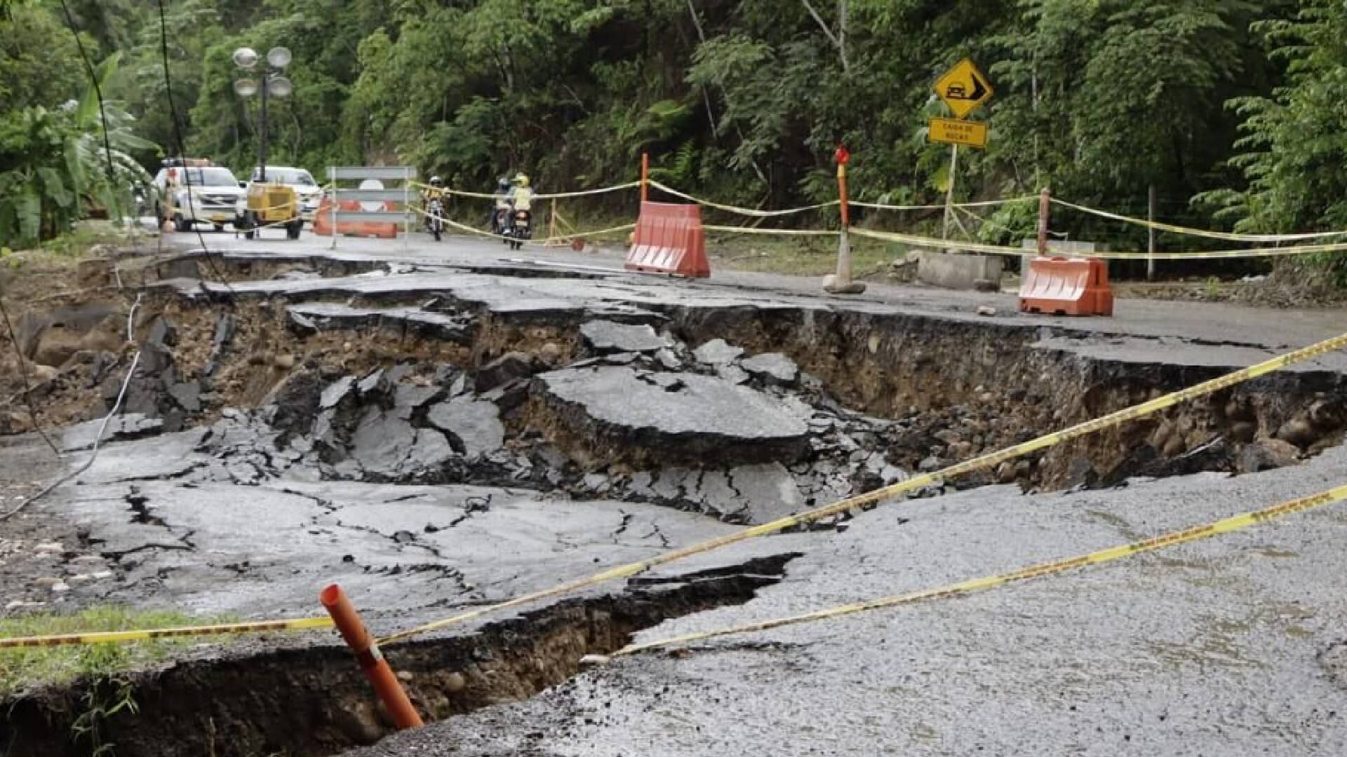 La vía registra una pérdida de la mitad de la bancada en un tramo de 80 metros de longitud.