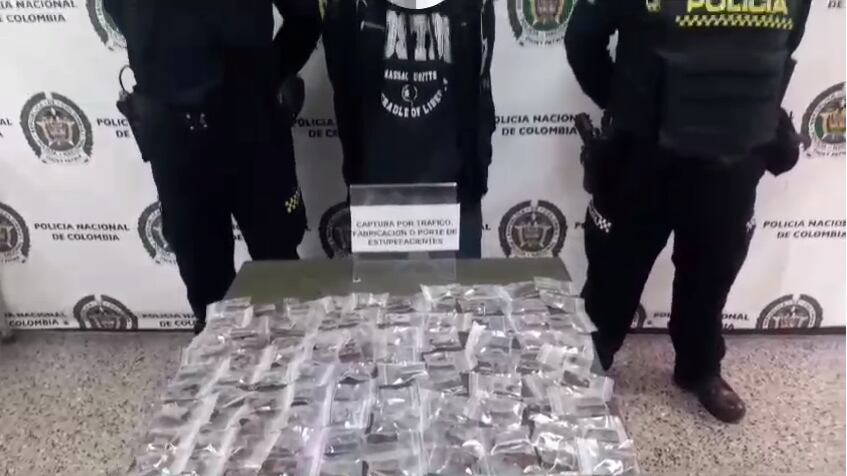 Descubren a hombre con chocolatinas de marihuana cerca a colegio de Bogotá; se puso nervioso, trató de huir, pero lo capturaron