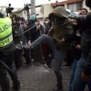 A demonstrator kicks a police officer during a protest against police brutality in Bogota, on September 10, 2020. - At least 10 people were killed and hundreds wounded after rioting broke out in the Colombian capital Bogota during protests over the death of a man repeatedly tasered by police, authorities said Thursday. (Photo by Raul ARBOLEDA / AFP)