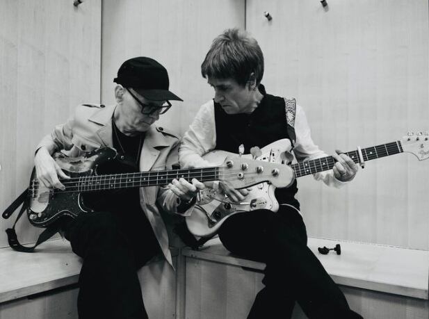 Instagram:@/johnnymarrgram