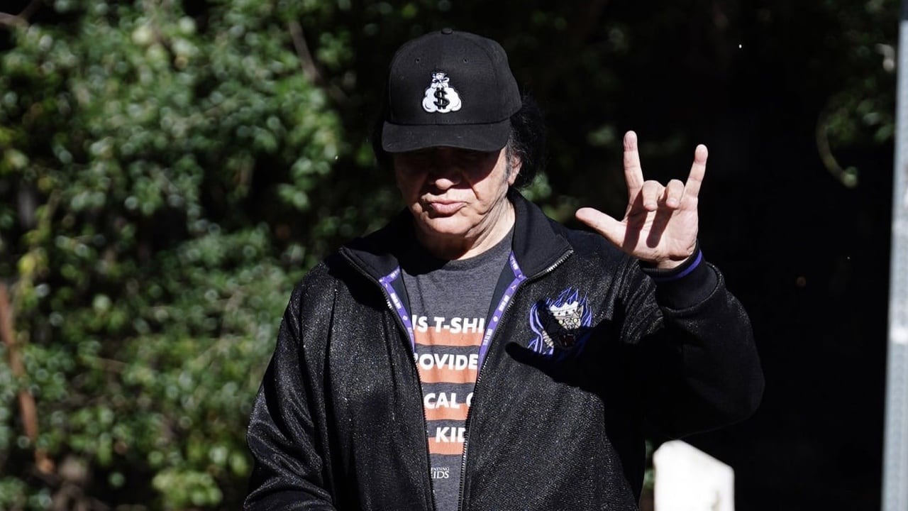 Gene Simmons, bajista de la banda de rock Kiss, tuvo deshidratación en medio de un concierto en Brasil.