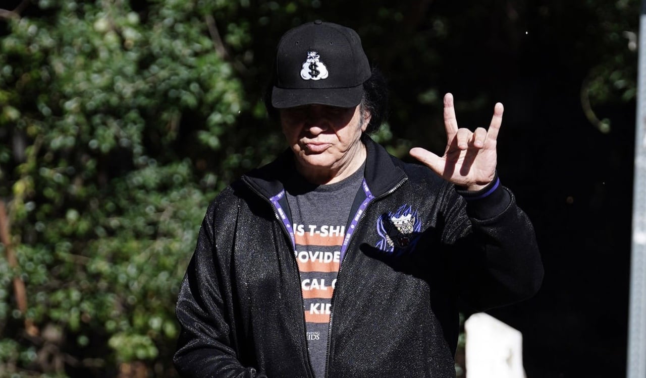 Gene Simmons, bajista de la banda de rock Kiss, tuvo deshidratación en medio de un concierto en Brasil.