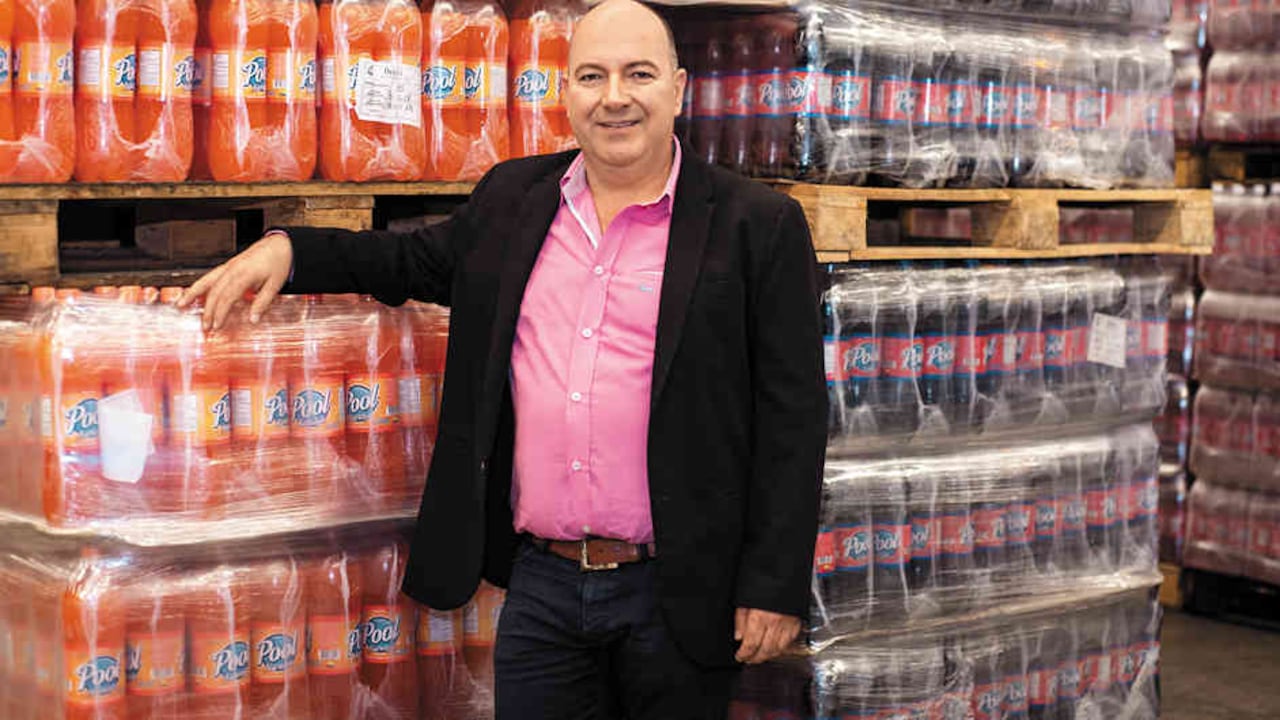 Alfonso Urrea hoy tiene dos modernas plantas para procesar bebidas azucaradas.