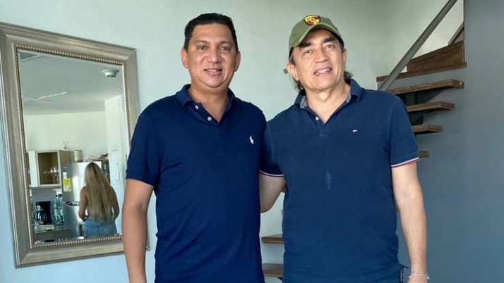 A la izquierda, Rigail Romero y a la derecha Gustavo Bolívar.