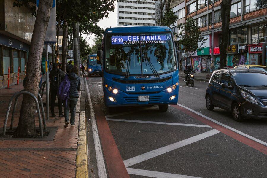 El carril preferencial de la carrera 13 tiene cámaras con fotodetección.