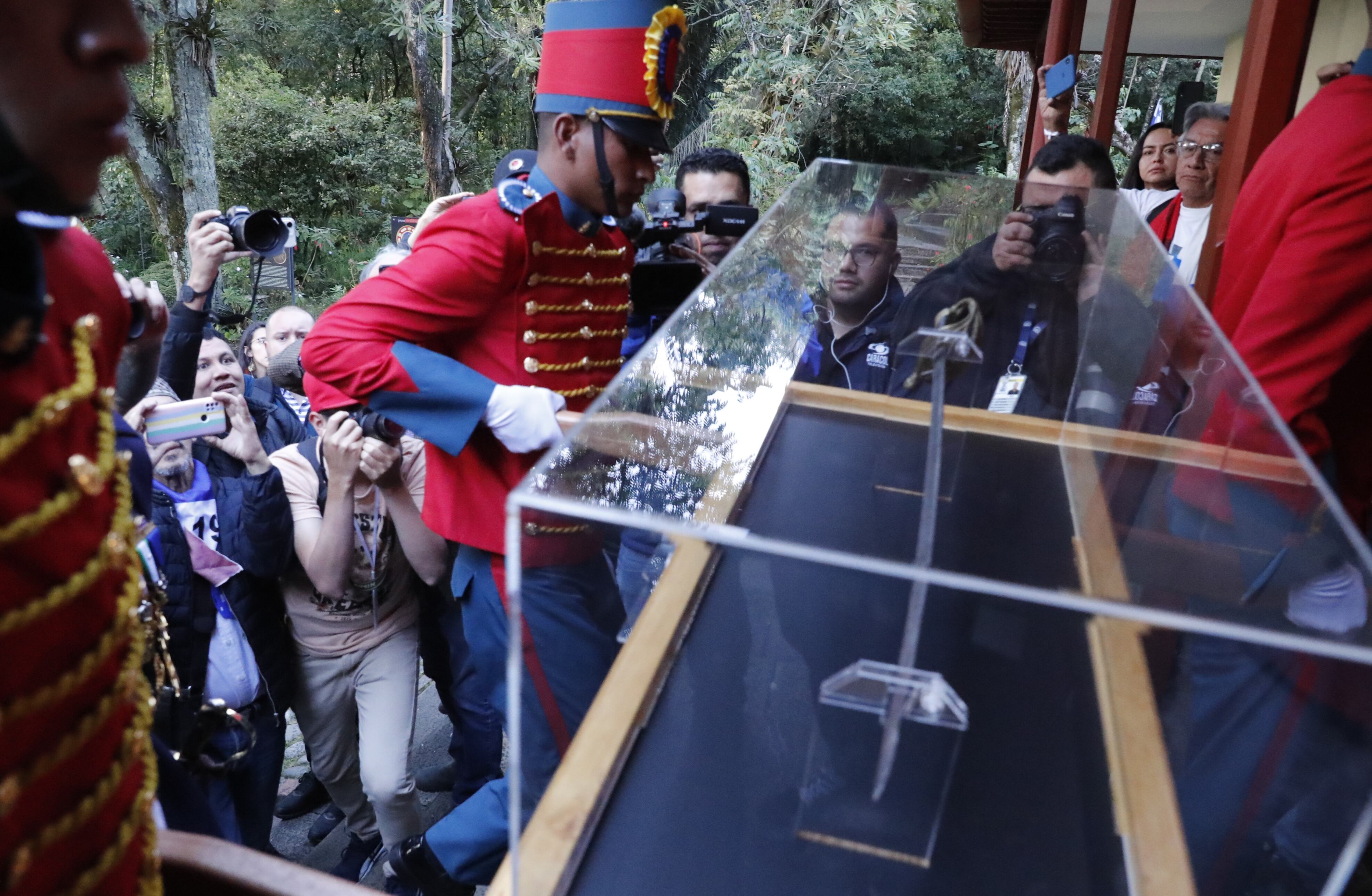 50 años de la espada de Bolívar