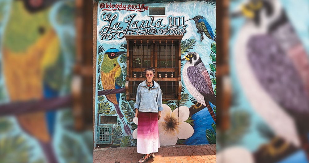 Andrea Echeverri en el barrio La Candelaria, Bogotá.